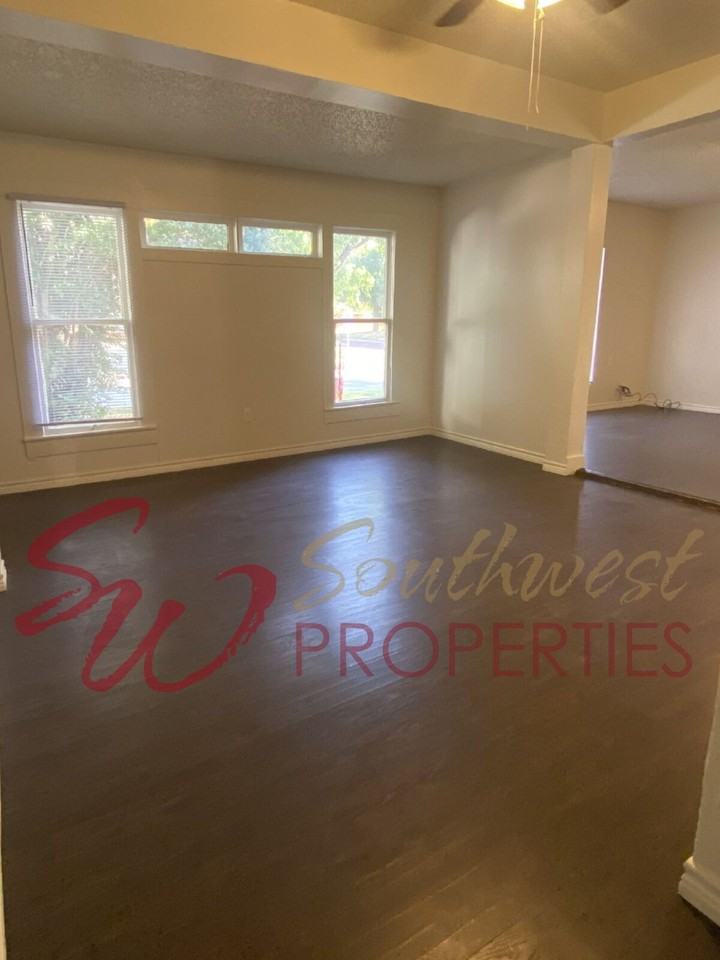 480 N Clinton St - Photo 3 of 19