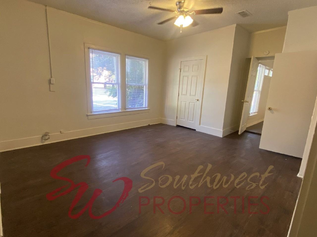 480 N Clinton St - Photo 4 of 19