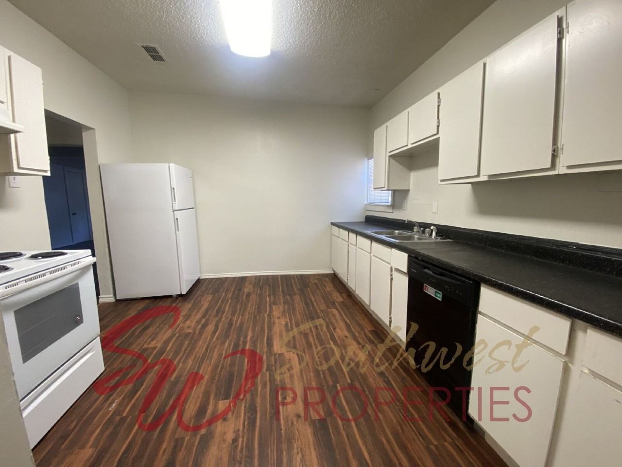 480 N Clinton St - Photo 5 of 19