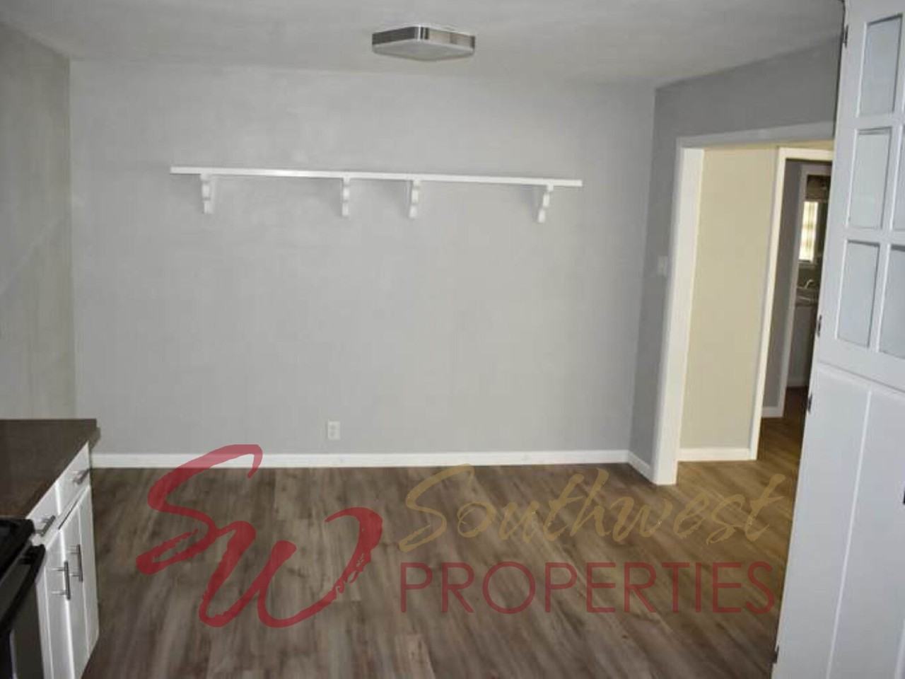 511 Everett St - Photo 3 of 9