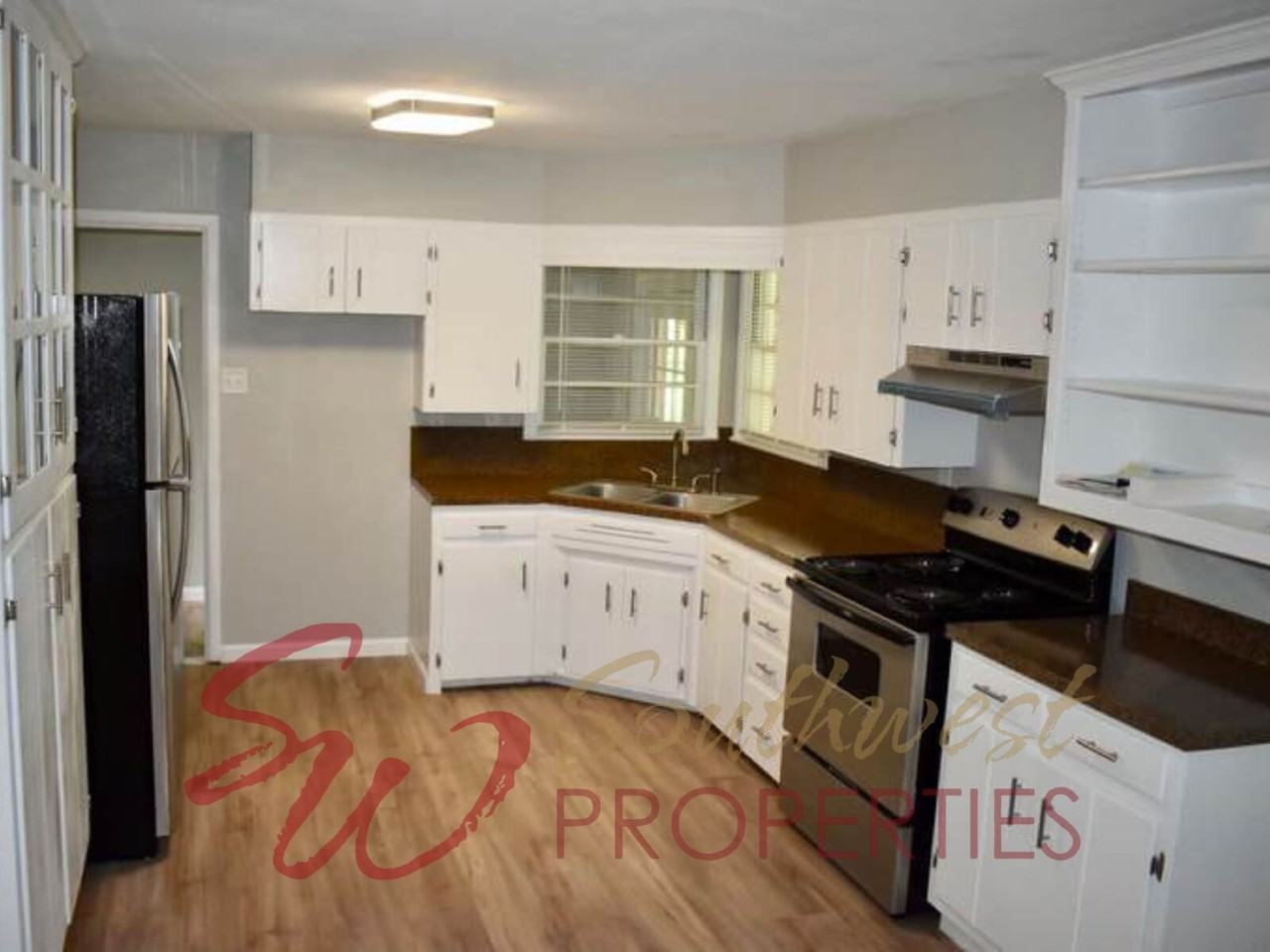 511 Everett St - Photo 4 of 9