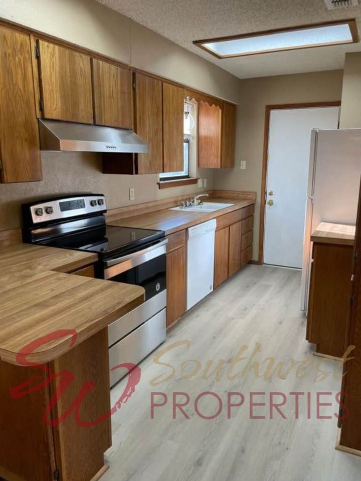 855 S Sixth St - Photo 5 of 9