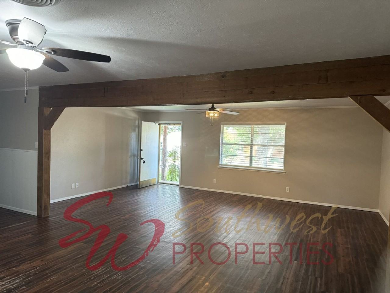 889 N Charlotte Ave - Photo 2 of 13