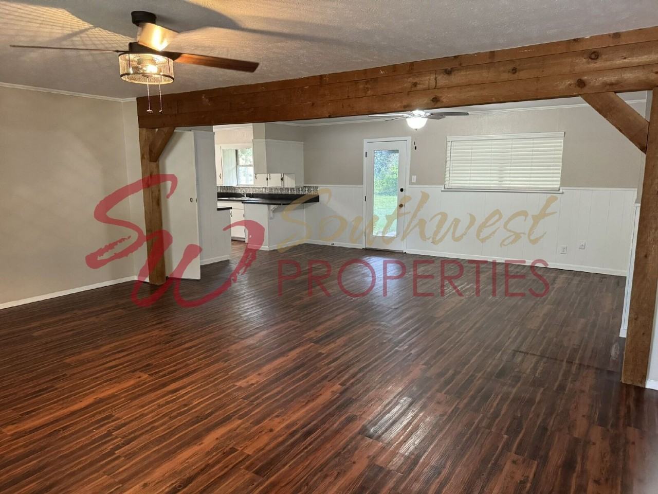 889 N Charlotte Ave - Photo 3 of 13