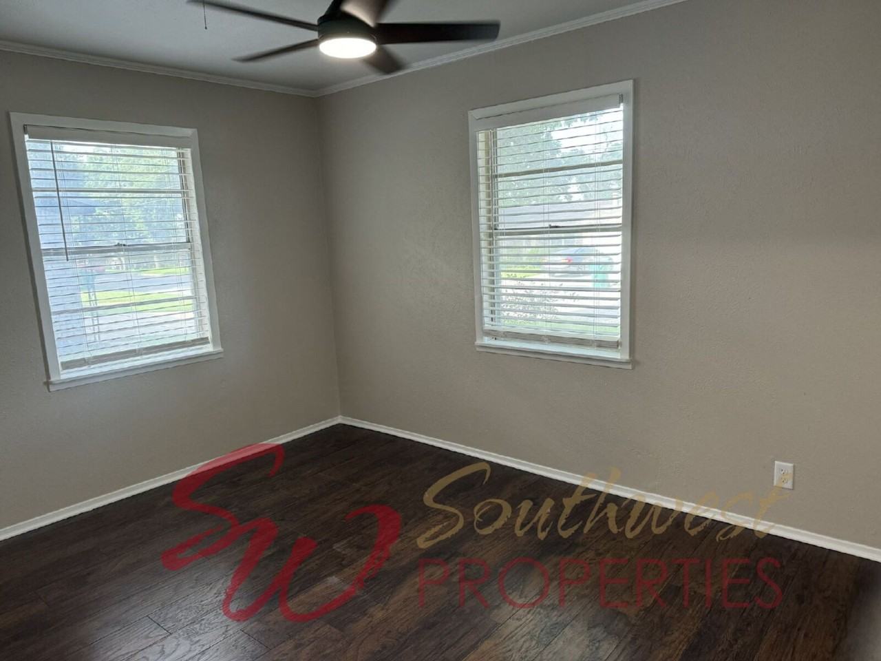 889 N Charlotte Ave - Photo 6 of 13