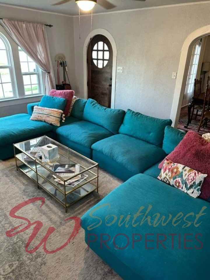 729 W Tarleton St - Photo 3 of 25