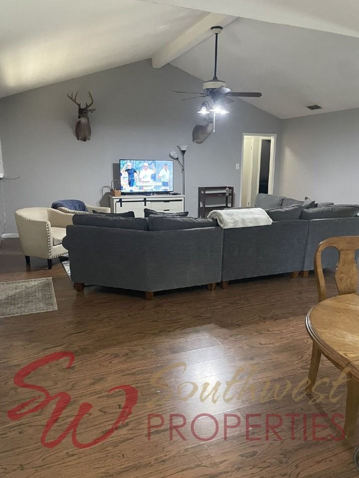 2540 Holly St - Photo 2 of 10