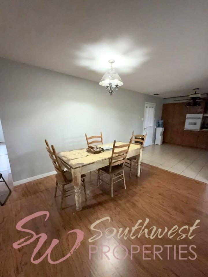 2540 Holly St - Photo 4 of 10