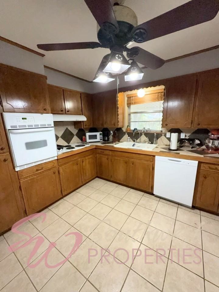 2540 Holly St - Photo 5 of 10