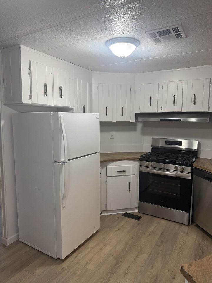 1251 N 22nd Cir - Photo 4 of 13