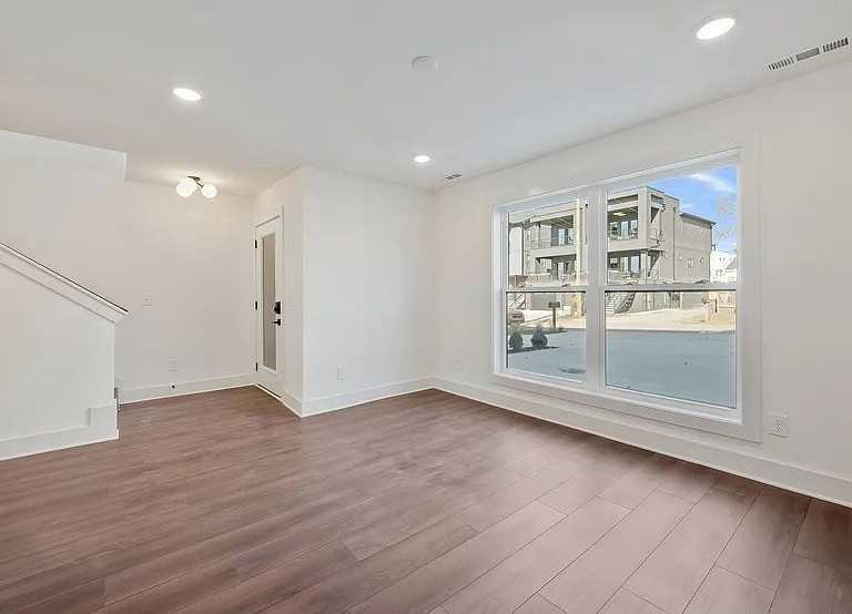 1022A Alice St - Photo 5 of 34