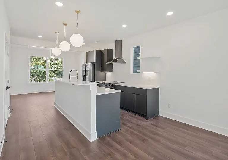 1022A Alice St - Photo 6 of 34