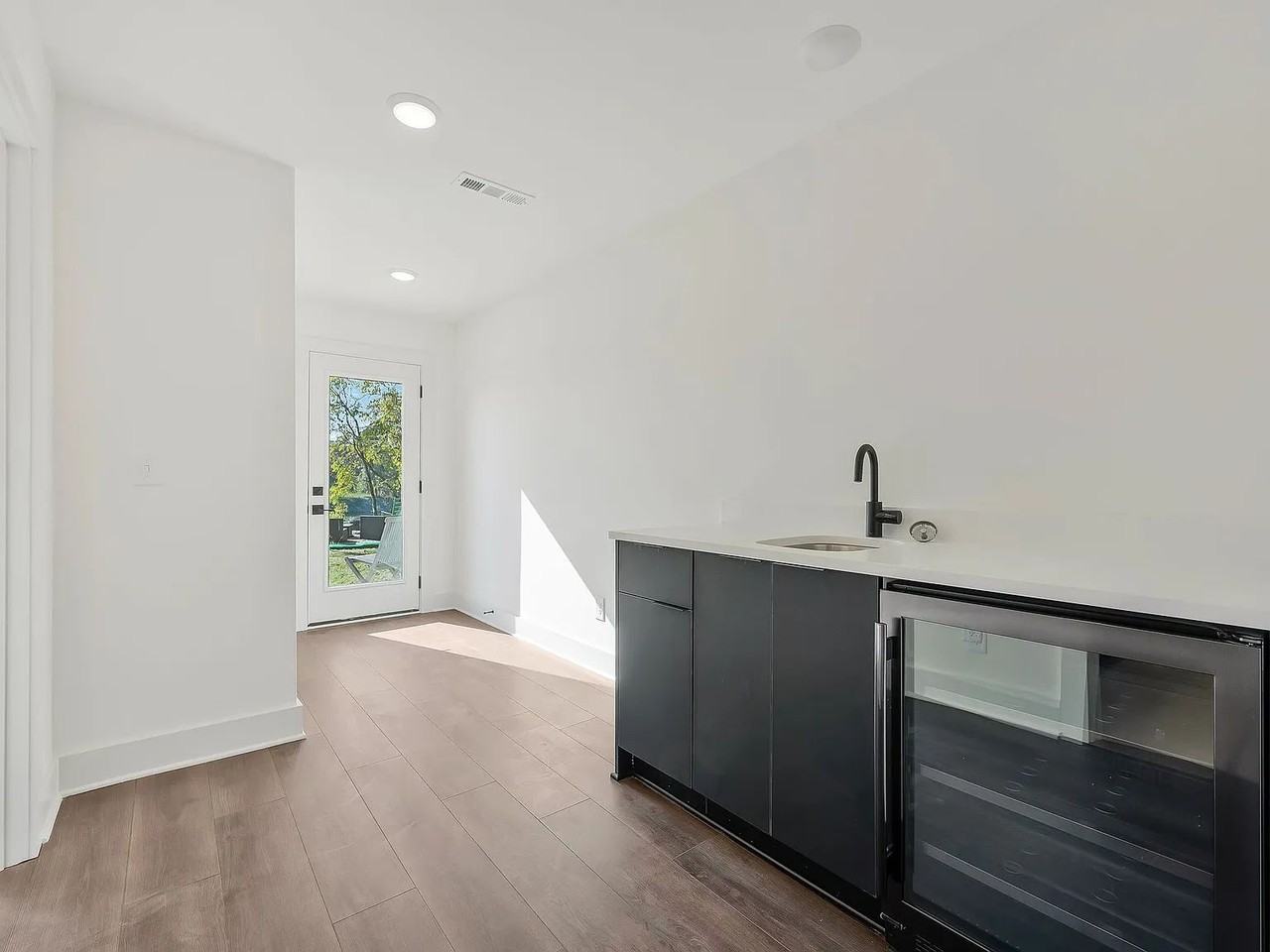 1022A Alice St - Photo 7 of 34