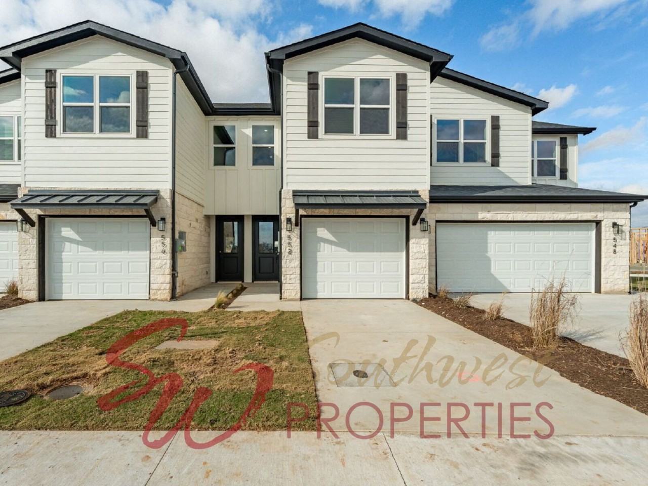 556 Galt Dr - Photo 2 of 20