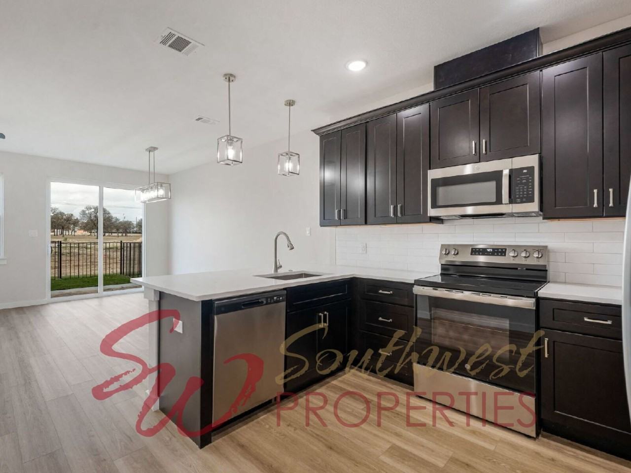 556 Galt Dr - Photo 3 of 20