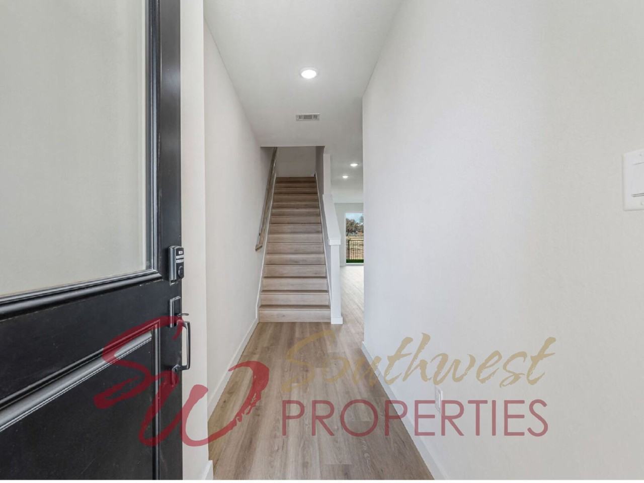 556 Galt Dr - Photo 4 of 20