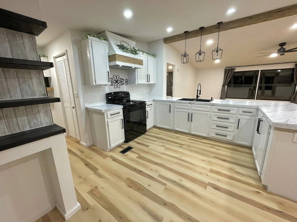 401 Summit Dr - Photo 3 of 21