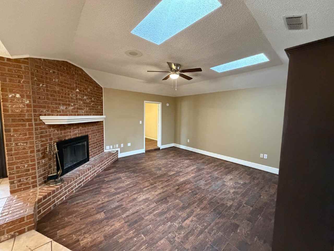 5813 74th St - Photo 3 of 21