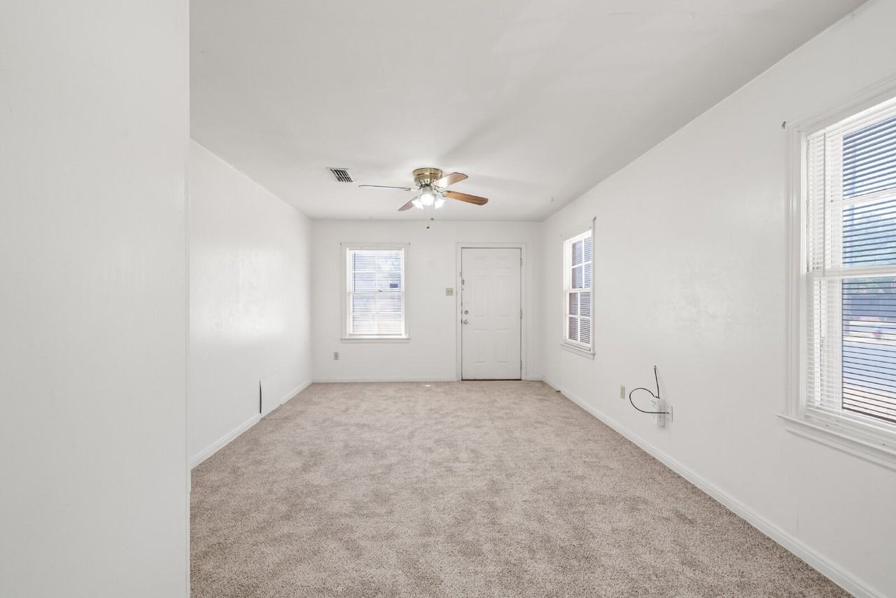 1718 46th St - Photo 4 of 18