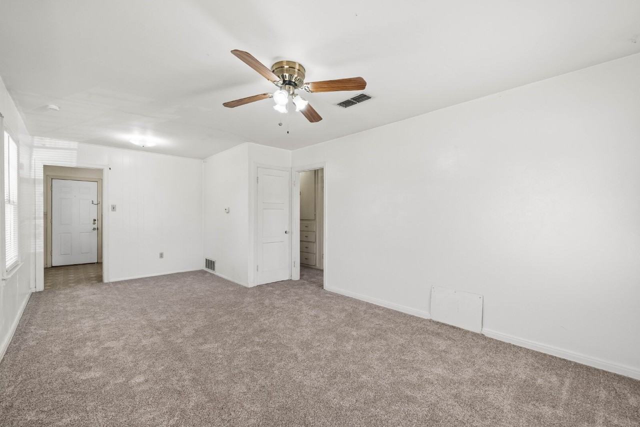 1718 46th St - Photo 7 of 18