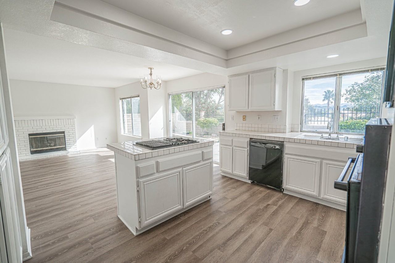 27712 Rainier Rd - Photo 6 of 37