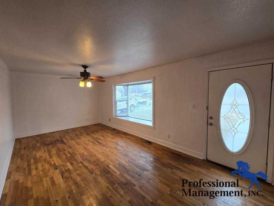 4544 Murphy Ave - Photo 2 of 10