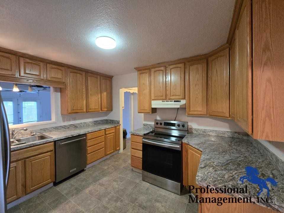 4544 Murphy Ave - Photo 3 of 10