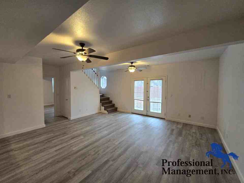 4544 Murphy Ave - Photo 4 of 10