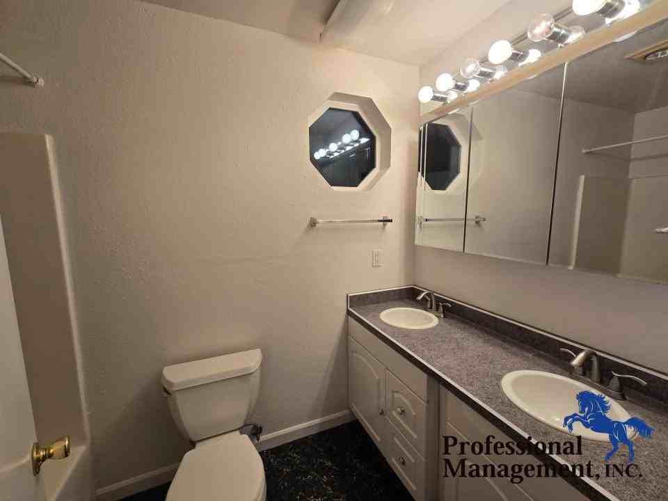 4544 Murphy Ave - Photo 5 of 10