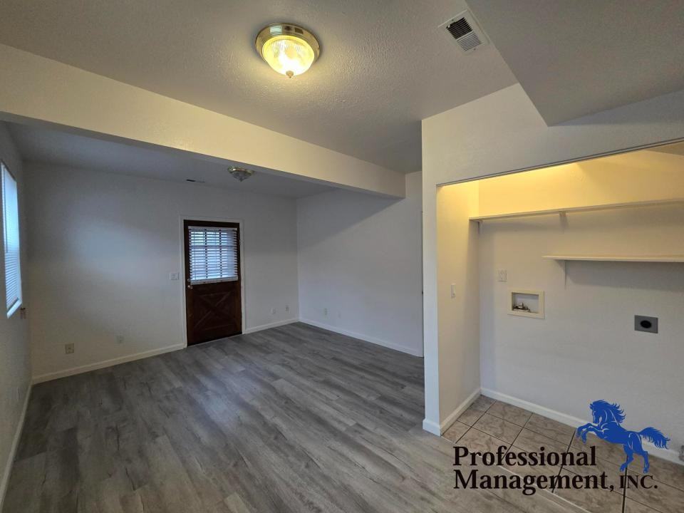 4544 Murphy Ave - Photo 7 of 10