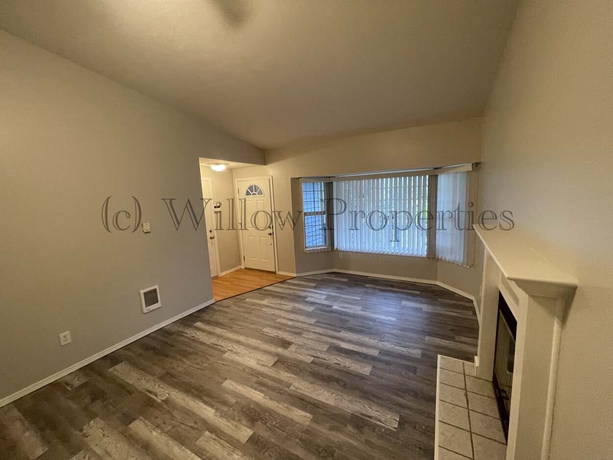 108 Crestwood Dr Sw - Photo 2 of 11