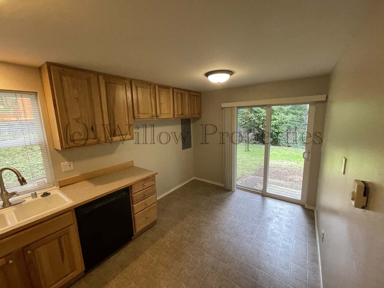 108 Crestwood Dr Sw - Photo 3 of 11