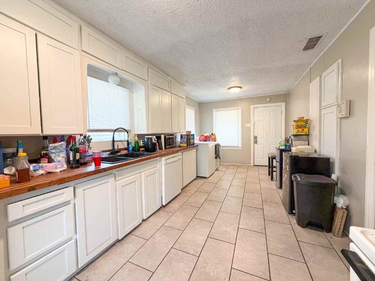 2710 32nd St - Photo 5 of 6