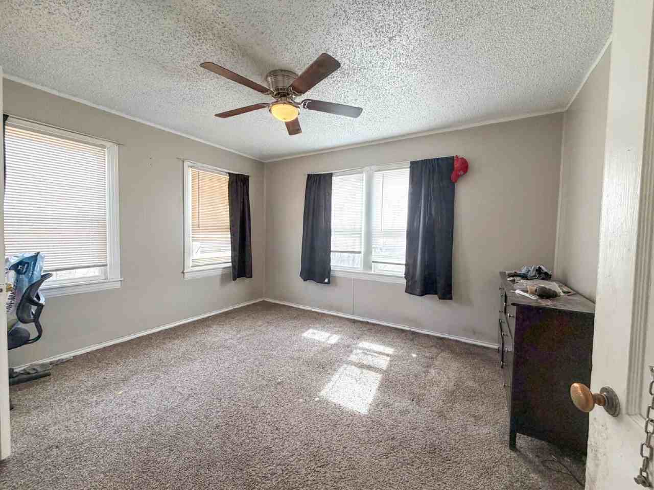 2710 32nd St - Photo 6 of 6