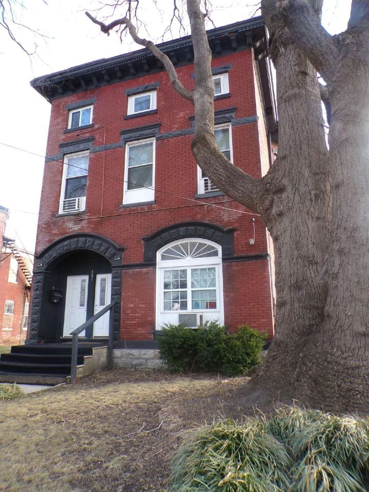 308 E Jacob St Rm 7 - Photo 2 of 14