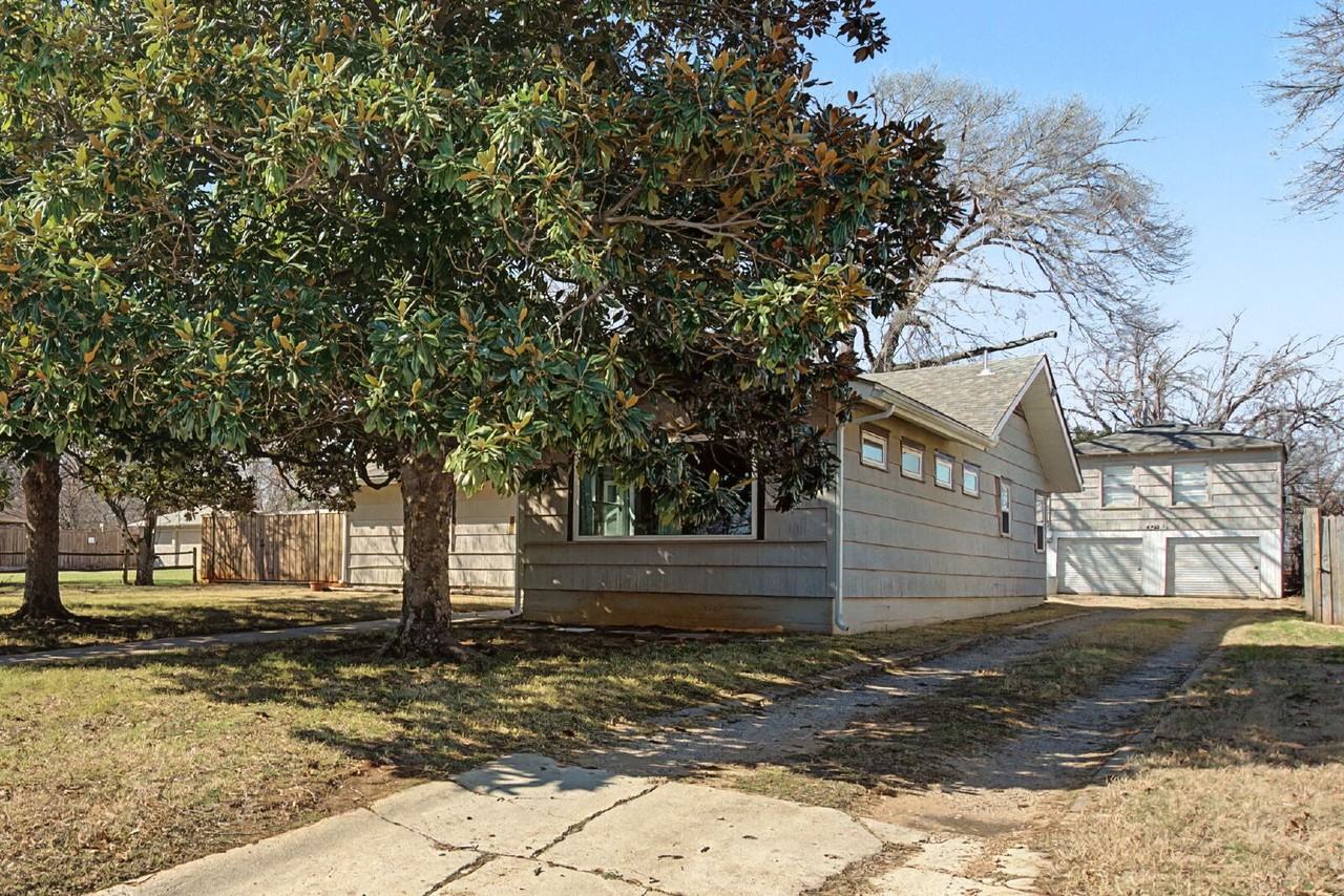 422 N Pecan St - Photo 4 of 26