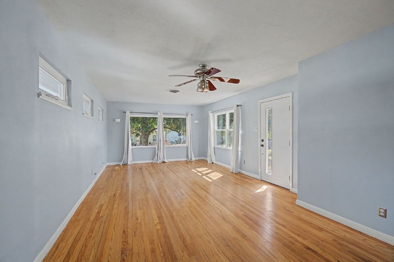 422 N Pecan St - Photo 5 of 26