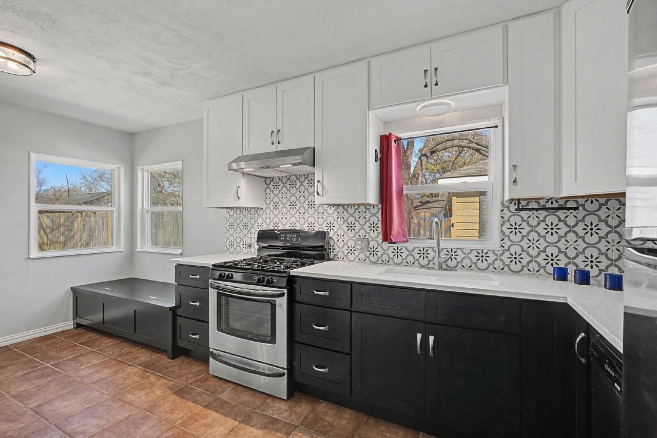 422 N Pecan St - Photo 7 of 26