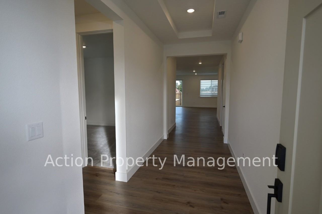 1044 Royal Velvet Dr - Photo 3 of 27