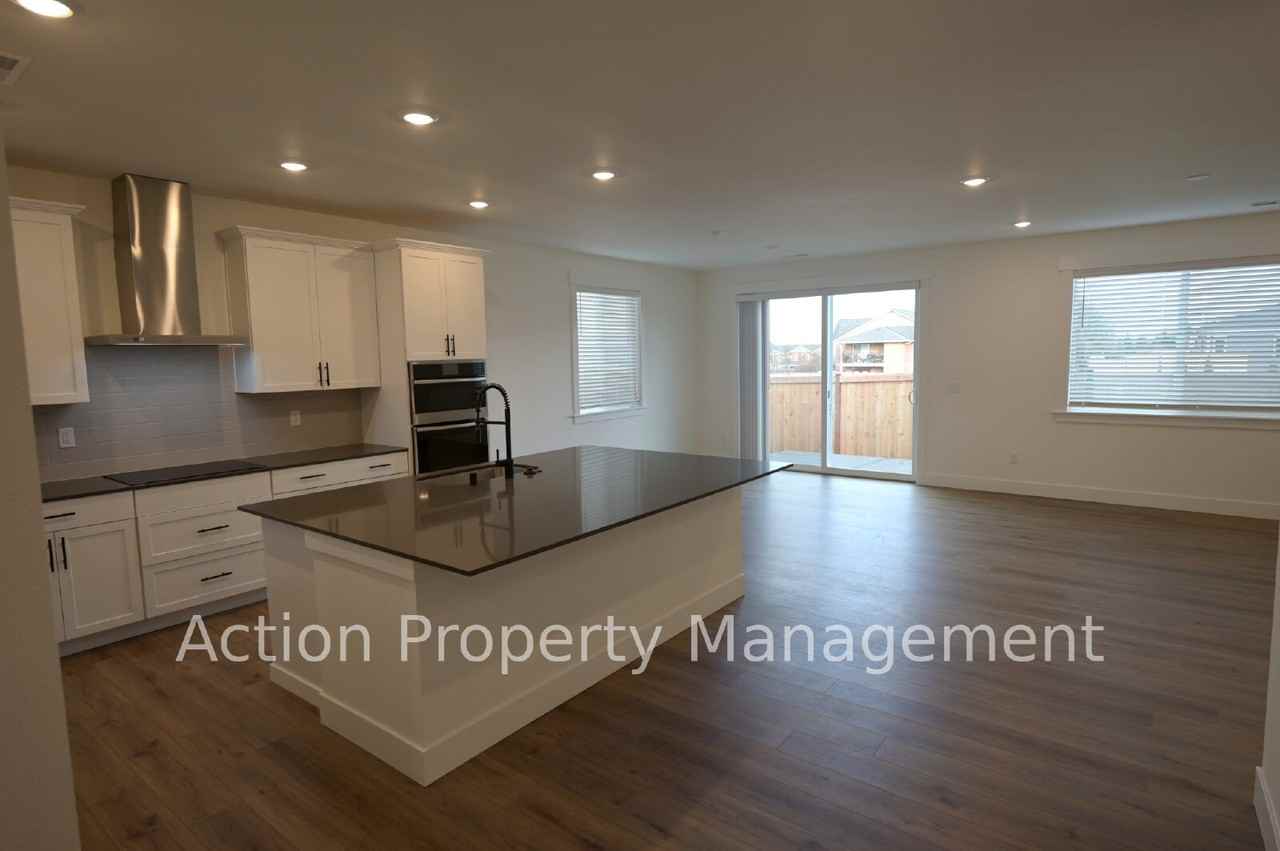 1044 Royal Velvet Dr - Photo 4 of 27