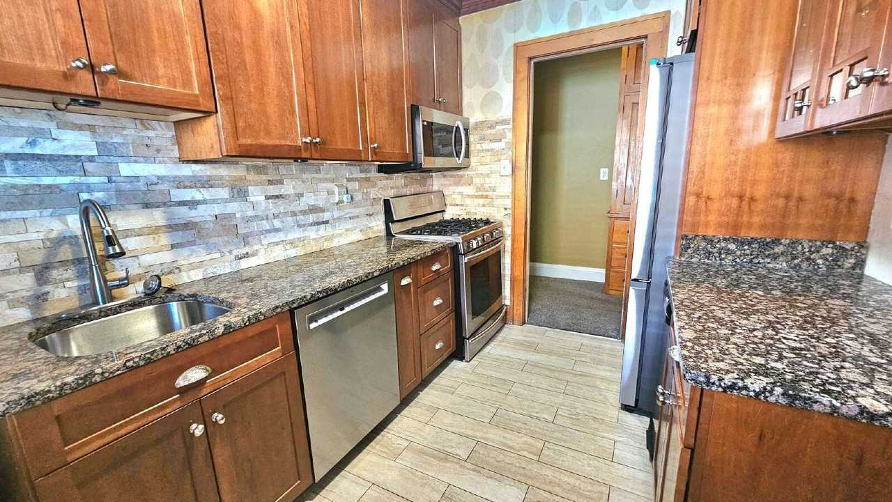 2823 Portland Ave - Photo 3 of 22