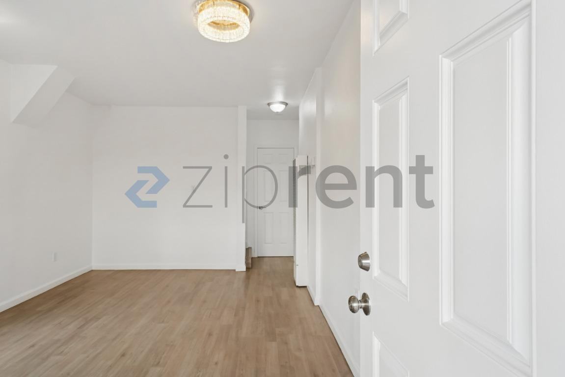 2204 E 24th St #2204A - Photo 4 of 24