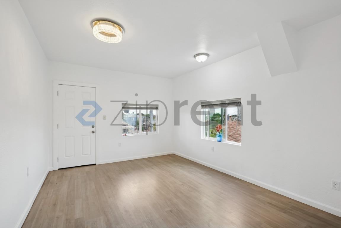 2204 E 24th St #2204A - Photo 5 of 24