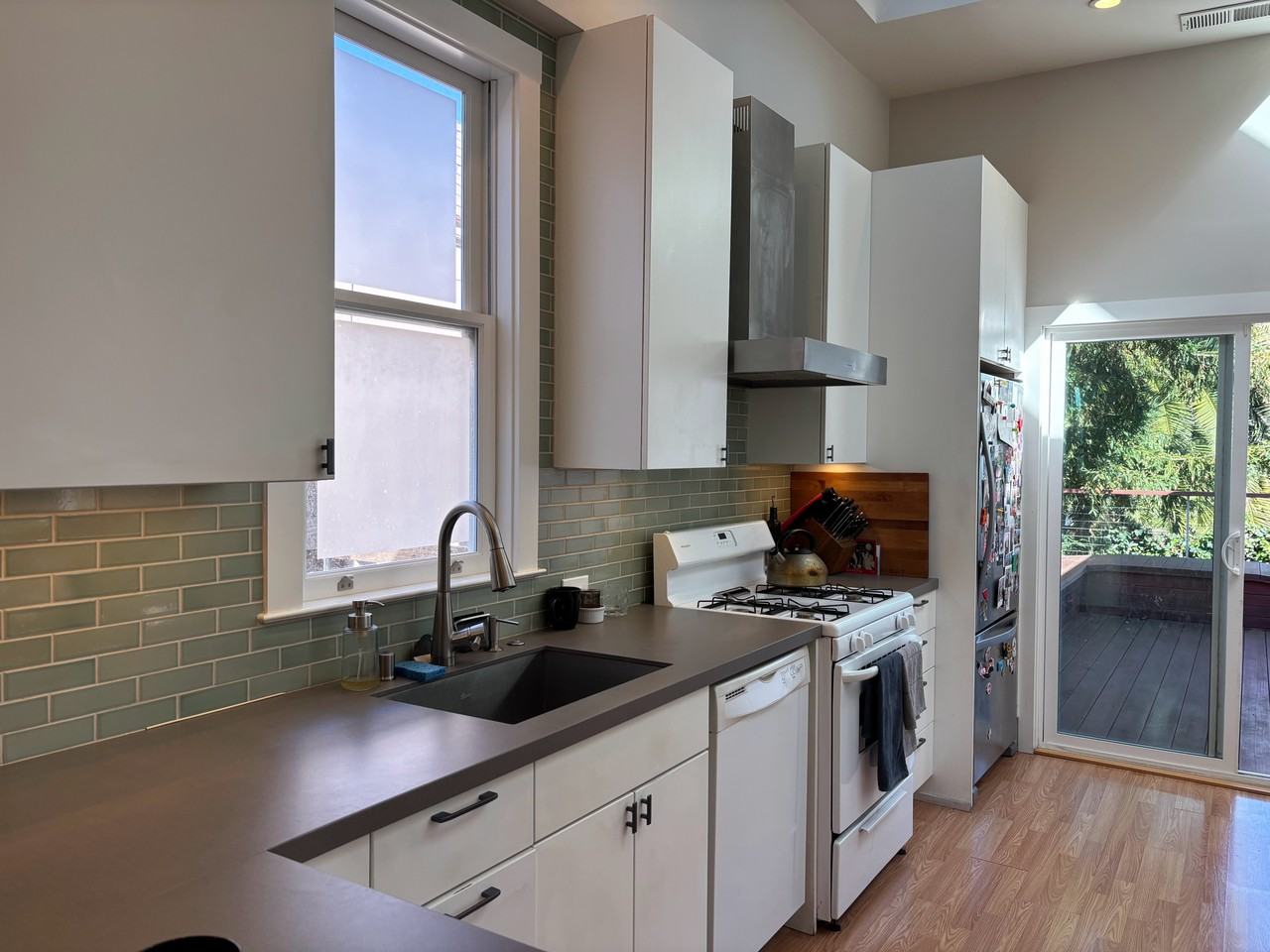 1566 Newcomb Avenue - Photo 4 of 15