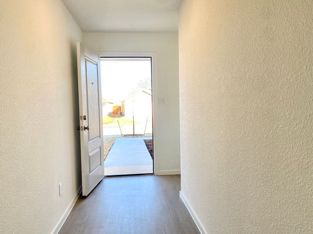 3033 Campeiro Ave - Photo 4 of 35