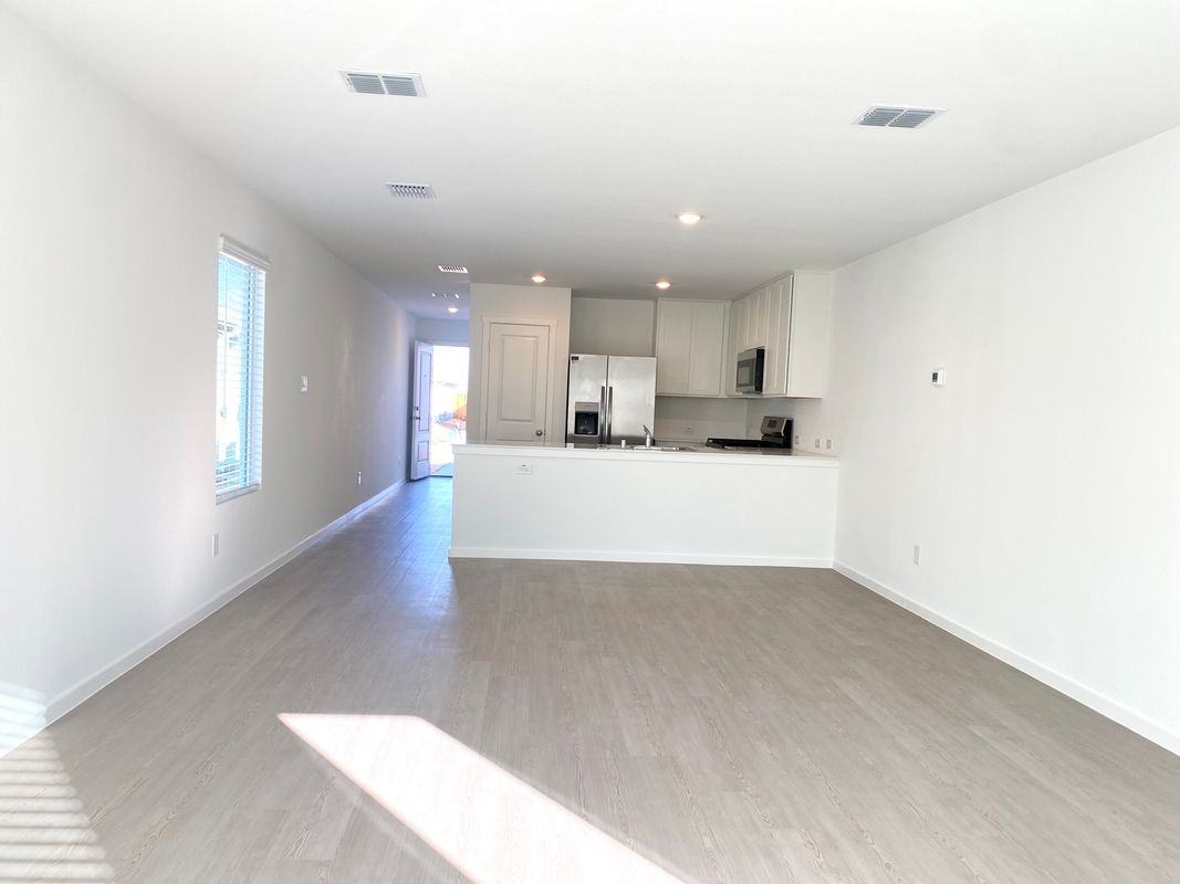 3033 Campeiro Ave - Photo 5 of 35