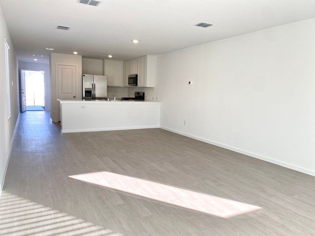 3033 Campeiro Ave - Photo 6 of 35