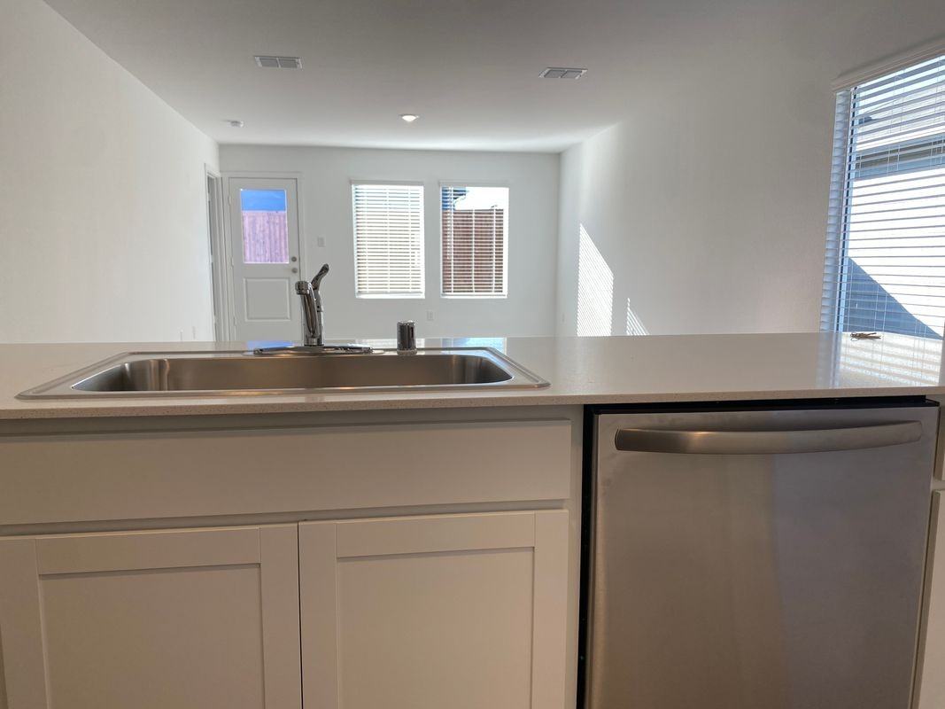 3033 Campeiro Ave - Photo 7 of 35