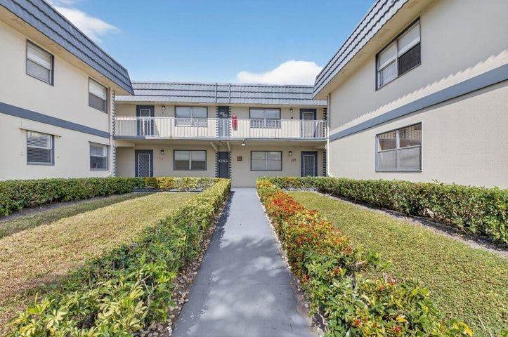 195 Brittany E - Photo 3 of 37