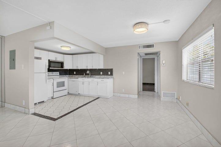 195 Brittany E - Photo 7 of 37